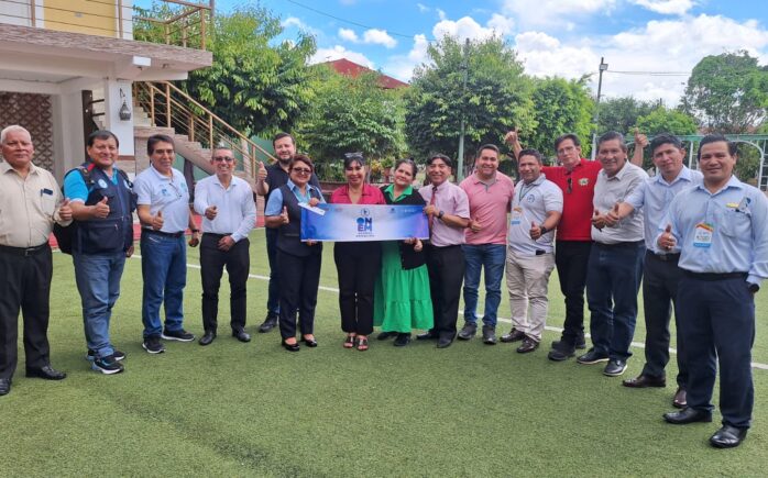 Coordinador de ONEM AA, Luis Chavarría, junto a especialistas de la GRE Loreto, DRE Ucayali y UGEL en Iquitos, reunidos para la difusión de la Olimpiada Nacional Escolar de Matemática 2025.