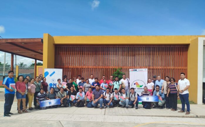 Docentes participantes del taller presencial de capacitación ONEM AA 2025 en Ucayali, realizado en la I.E. N.° 64026 Integrada Manantay.