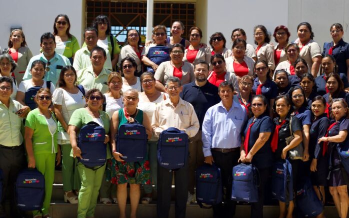 Docentes y directivos de Ucayali reconocidos en el evento intermedio del programa Escuelas Indagadoras.