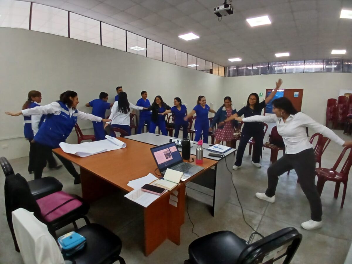 Psicólogos de la UGEL Chiclayo participan en dinámica de educación emocional del programa Escuelas Afectivas