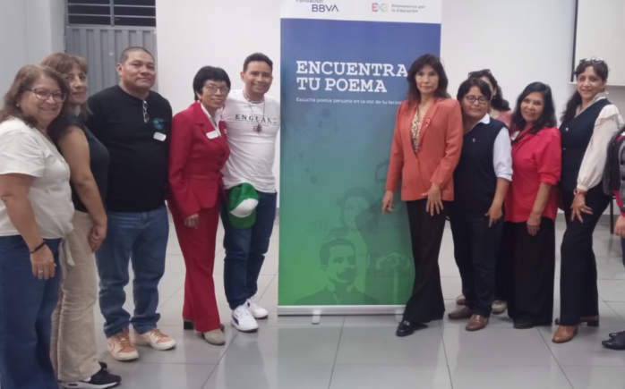Docentes y representantes de Fundación BBVA Perú y Empresarios por la Educación durante la capacitación de la plataforma Encuentra tu Poema.
