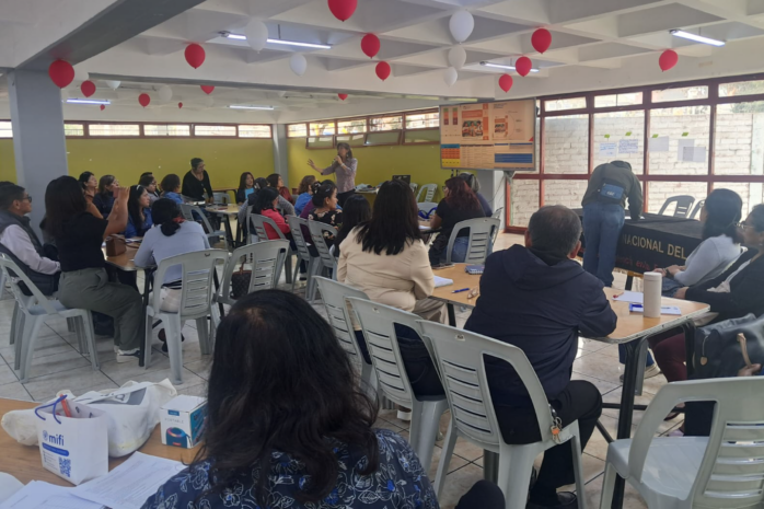 Docentes de secundaria participan en un taller sobre el uso de la plataforma Encuentra tu Poema organizado por Empresarios por la Educación y Fundación BBVA Perú.
