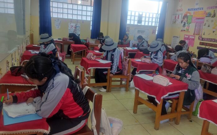 Estudiantes participan en la Etapa UGEL de la XXII Olimpiada Nacional Escolar de Matemática ONEM Aceros Arequipa 2026.